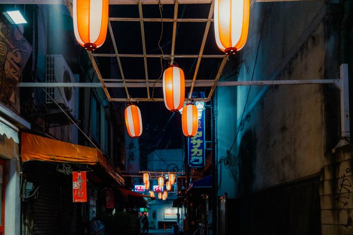 Tokyo carretto vicolo sera, fotografia di viaggio e street photography in Giappone