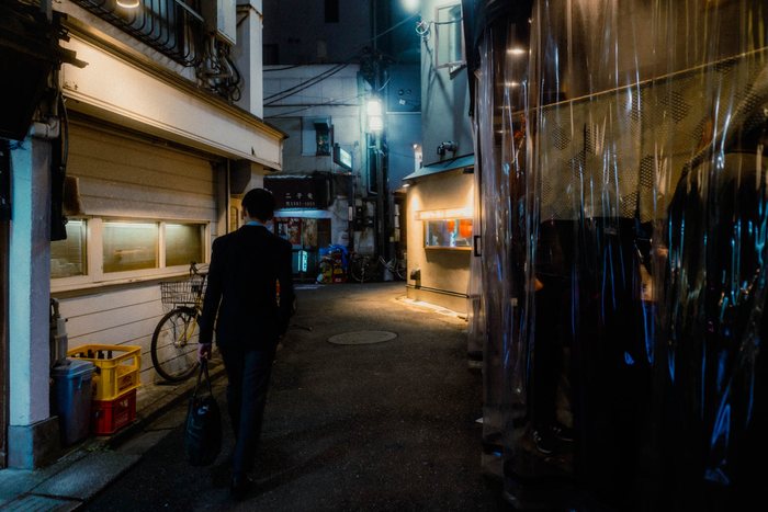 Tokyo clienti bancone aperto, fotografia di viaggio e street photography in Giappone