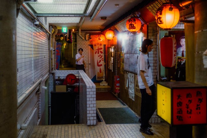 Tokyo cortile condominio notte, fotografia di viaggio e street photography in Giappone