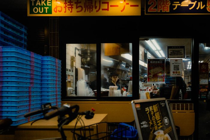 Tokyo cuoco bottega notte, fotografia di viaggio e street photography in Giappone