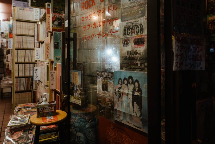 Tokyo donki insegna notte, fotografia di viaggio e street photography in Giappone