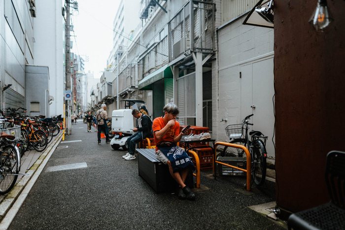 Tokyo edificio gatto insegna, fotografia di viaggio e street photography in Giappone