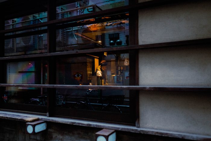 Tokyo incrocio neon notte, fotografia di viaggio e street photography in Giappone