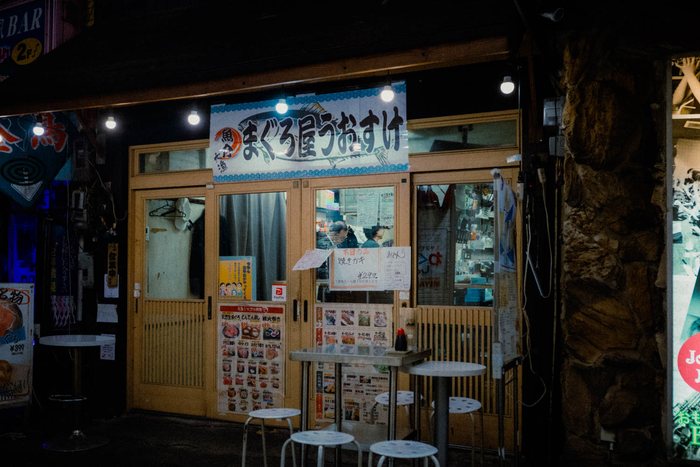 Tokyo insegna pachinko vicolo, fotografia di viaggio e street photography in Giappone