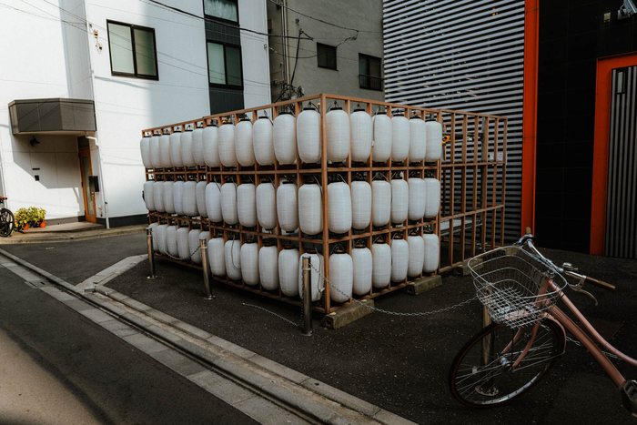 Tokyo insegna soba sagoma, fotografia di viaggio e street photography in Giappone