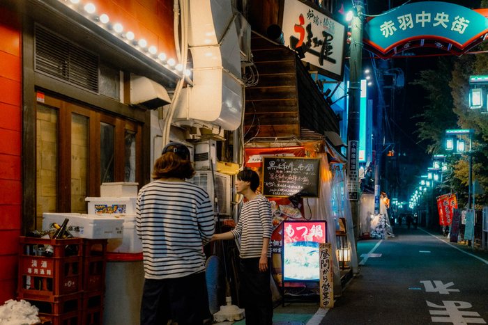 Tokyo insegna verticale ristorante, fotografia di viaggio e street photography in Giappone