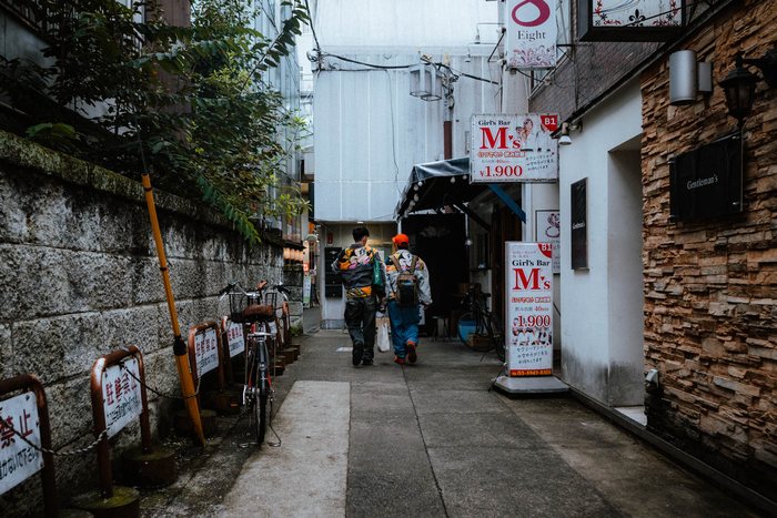 Tokyo libreria vicolo interno, fotografia di viaggio e street photography in Giappone