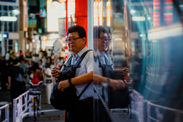 Tokyo ombrello rosso tempio, fotografia di viaggio e street photography in Giappone