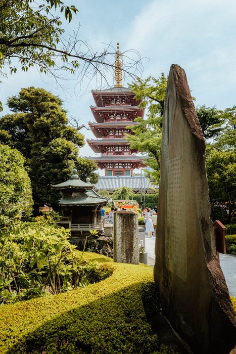 Tokyo pagoda giardino urbano, fotografia di viaggio e street photography in Giappone