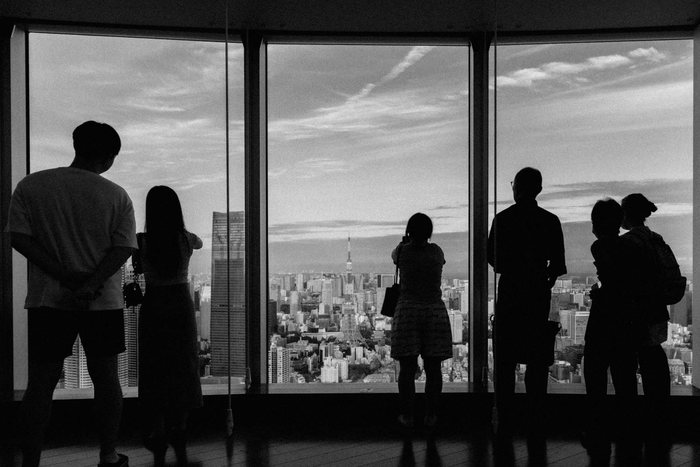 Tokyo passaggio stazione vetro, fotografia di viaggio e street photography in Giappone
