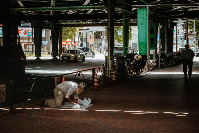 Tokyo passaggio stretto palazzi, fotografia di viaggio e street photography in Giappone