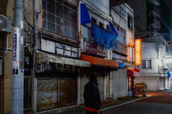 Tokyo ristorante legno lanterna, fotografia di viaggio e street photography in Giappone