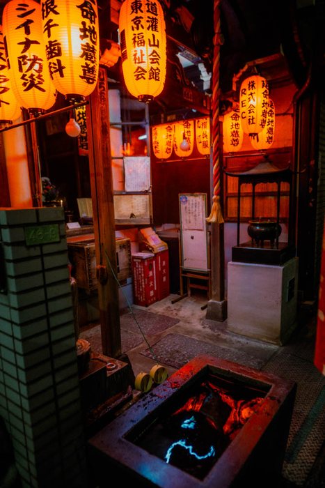 Tokyo ristorante plastica clienti, fotografia di viaggio e street photography in Giappone
