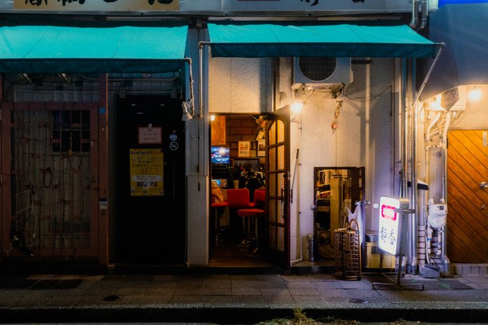 Tokyo ristorante tenda rossa, fotografia di viaggio e street photography in Giappone