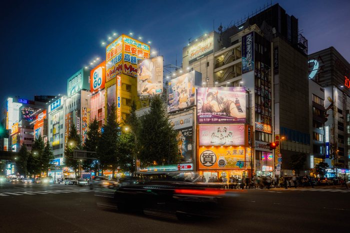 Tokyo ristorante vetro clienti, fotografia di viaggio e street photography in Giappone