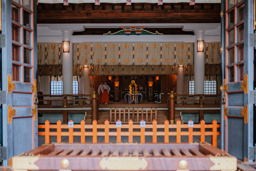 Veduta dell’interno di un santuario shintoista, Tokyo