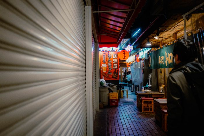 Tokyo serrande mercato notte, fotografia di viaggio e street photography in Giappone