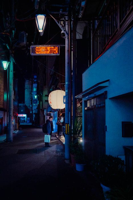 Tokyo stazione incrocio notte, fotografia di viaggio e street photography in Giappone