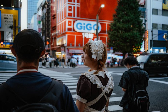Tokyo strada stretta edifici, fotografia di viaggio e street photography in Giappone