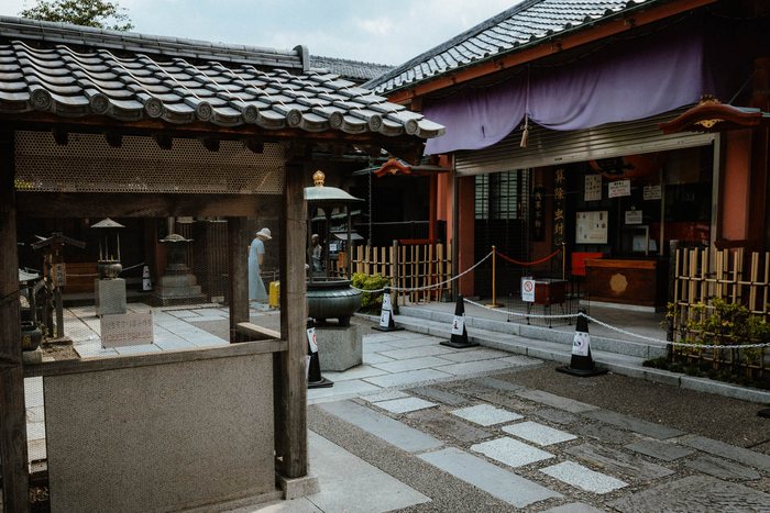 Tokyo tenda plastica ristorante, fotografia di viaggio e street photography in Giappone