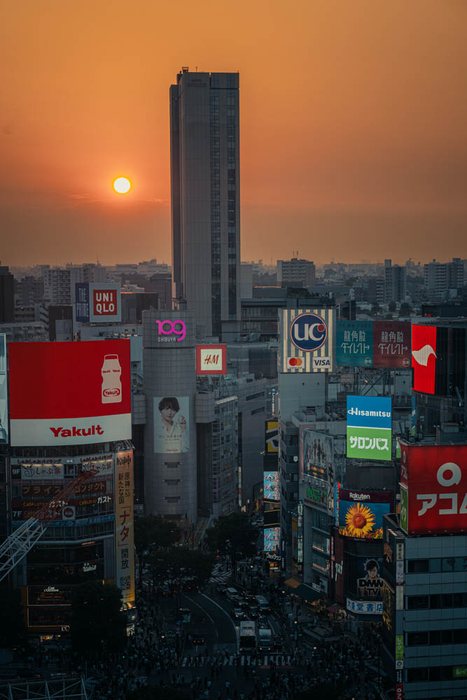 Tokyo vicolo scuro insegne, fotografia di viaggio e street photography in Giappone