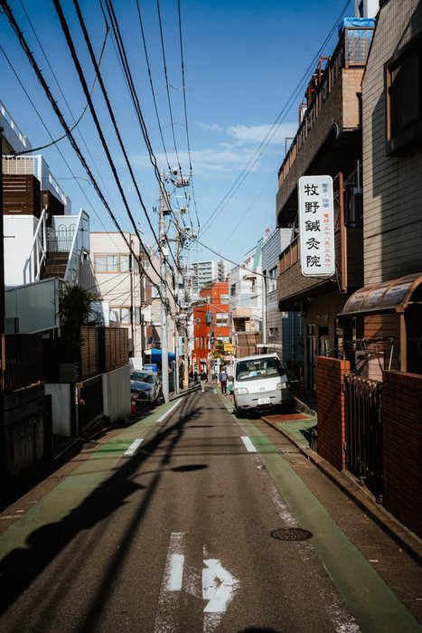 Yokohama corriere giallo strada, fotografia di viaggio e street photography in Giappone