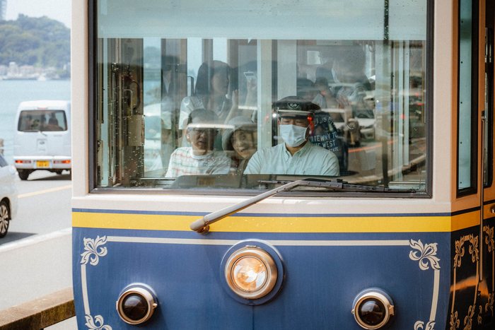 Yokohama insegna cinema verticale, fotografia di viaggio e street photography in Giappone