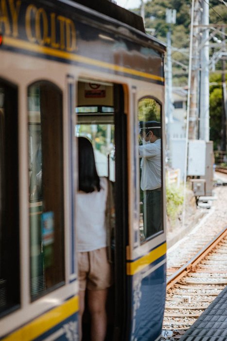 Yokohama stazione pilastro giallo, fotografia di viaggio e street photography in Giappone