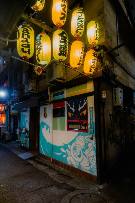 Yokohama viale luci auto, fotografia di viaggio e street photography in Giappone