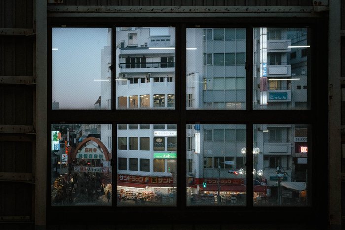 Yokohama vicolo case insegne, fotografia di viaggio e street photography in Giappone