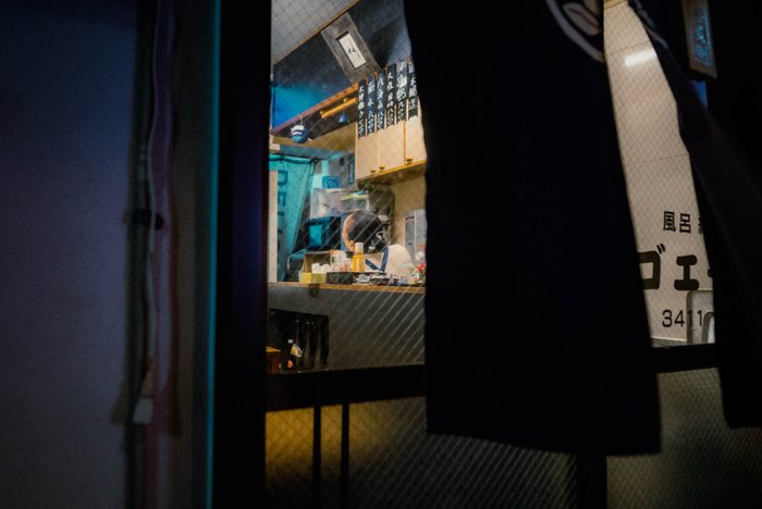 Yokohama vicolo lanterna rossa, fotografia di viaggio e street photography in Giappone